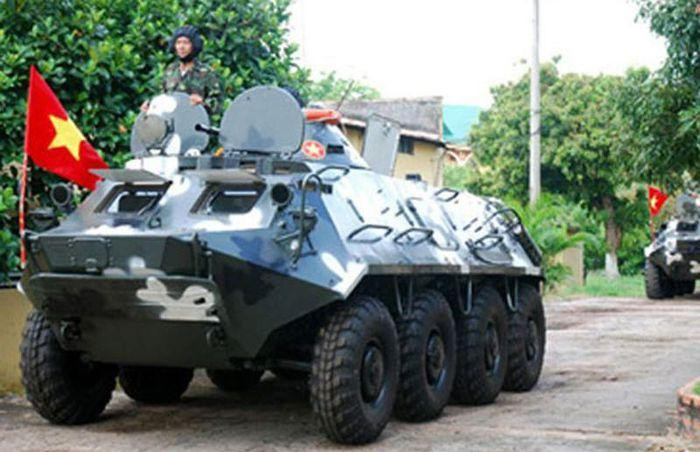 Các xe bọc thép chở quân BTR-60 có tính cơ động cao và thường hoạt động cùng với xe tăng T-54 và T-55. Tháp có súng máy 14,5 mm KPVT với khả năng tiêu diệt kẻ thù ẩn náu trong rừng ở khoảng cách 2.000 m.