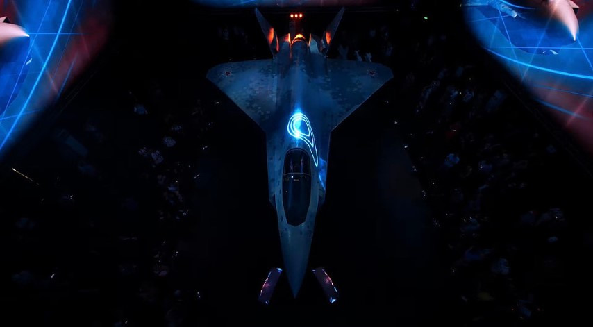 Ngay từ trước khi thực sự được ra mắt, tiêm kích Su-75 đã nhận được rất nhiều sự quan tâm từ nước ngoài, khi đây là lần đầu tiên sau 30 năm kể từ khi Liên Xô tan rã, Moscow quay lại chế tạo tiêm kích một động cơ.