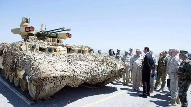 "Sở dĩ khung gầm xe tăng chủ lực T-90 được lựa chọn do nó tích hợp động cơ mạnh hơn, giúp phương tiện chiến đấu có độ linh hoạt cao, điều này cực kỳ quan trọng trong quá trình tác chiến”, chuyên gia Knutov cho biết.