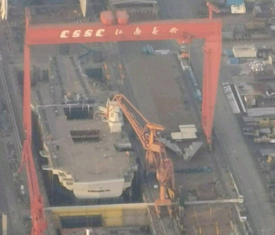 Với hệ thống phóng máy bay bằng hơi nước, tàu sân bay Type 003 sẽ có khả năng triển khai tiêm kích hạm J-15 với đầy đủ nhiên liệu và vũ khí - giải quyết được nhược điểm lớn nhất của các tàu sân bay Sơn Đông và Liêu Ninh hiện tại.