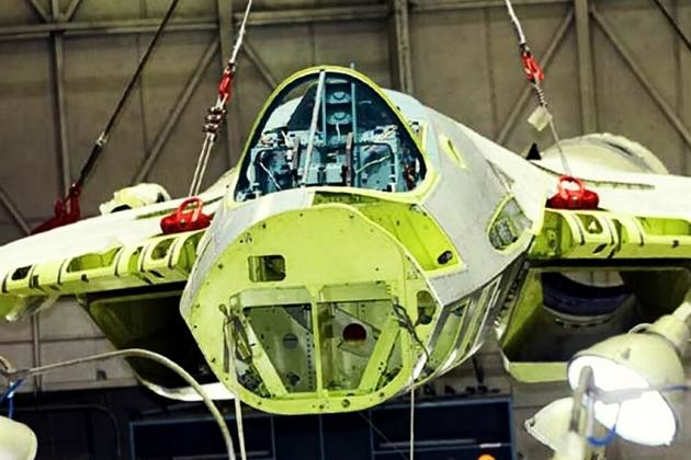 Năm 2021 được cho là thời kỳ bắt đầu chuyển giao hàng loạt dòng chiến đấu cơ tiên tiến nói trên cho lực lượng Hàng không Vũ trụ Nga khi quá trình chuẩn bị nhà xưởng hay kinh nghiệm thu được đã hoàn tất.