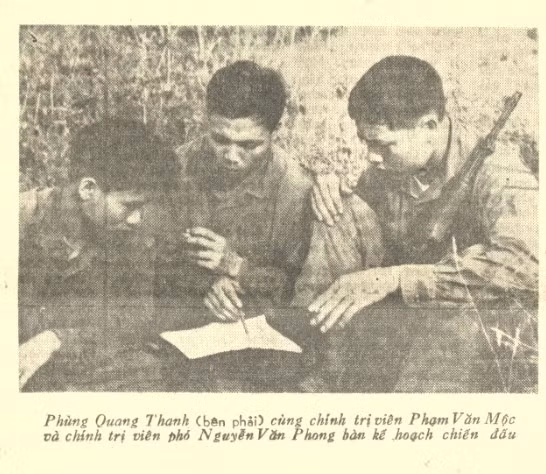 Cũng trong giai đoạn này, đồng chí cùng đơn vị của mình đã tham gia chiến dịch Đường 9 - Nam Lào. Trong số ra ngày 4/8/1971, nhà báo Đức Toại đã cho đăng tải hai bức hình của đồng chí Phùng Quang Thanh, vào thời điểm chiến trường khốc liệt nhất.