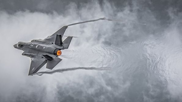 Ông Yuri Kotenok cho rằng, đánh giá như vậy thường hay xuất hiện trên giới truyền thông Mỹ, liên quan đến các quân, binh chủng khác nhau của quân đội Mỹ, và các khả năng của họ. Điều này cũng giống như bất kỳ những phê bình, đánh giá trong lĩnh vực quân sự của các nước khác. Nhưng người đọc cần phải tiếp nhận rất cẩn thận chứ không chỉ theo hình thức bề ngoài, bởi vì trong thực tế, ngân sách quân sự của Mỹ lớn hơn nhiều nước trên thế giới công lại.