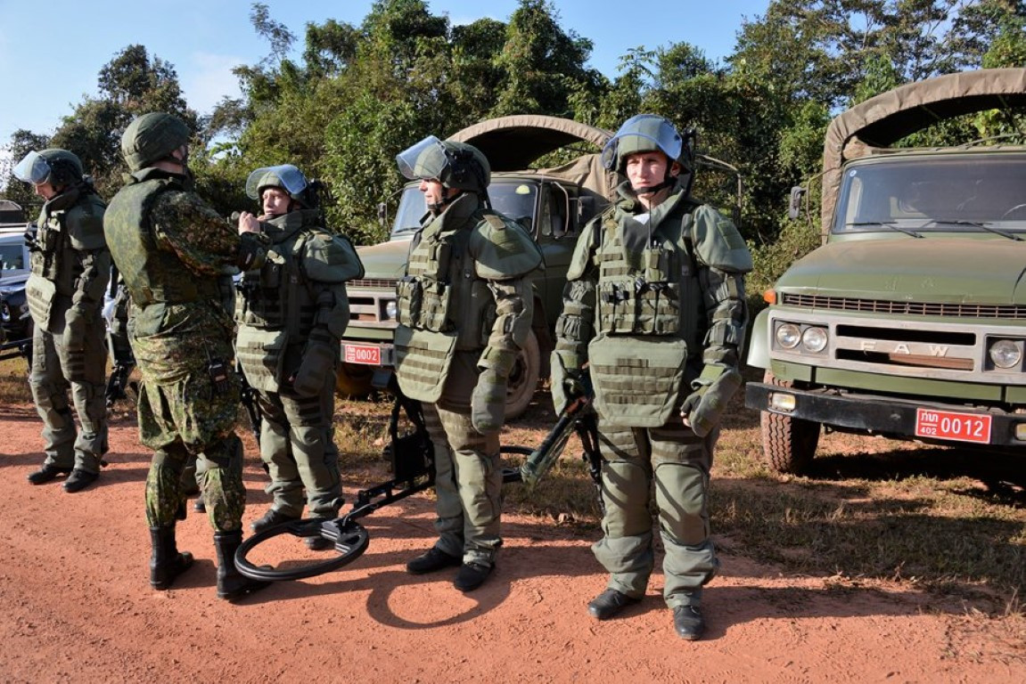 Bất chấp việc chiến tranh đã qua đi hơn 40 năm, một phần trong số những quả bom này vẫn chưa phát nổ, âm thầm gây nguy hiểm đến tính mạng và sự an toàn của người dân Lào, nhất là những thế hệ sinh ra sau chiến tranh, không biết về sự nguy hiểm của bom mìn.