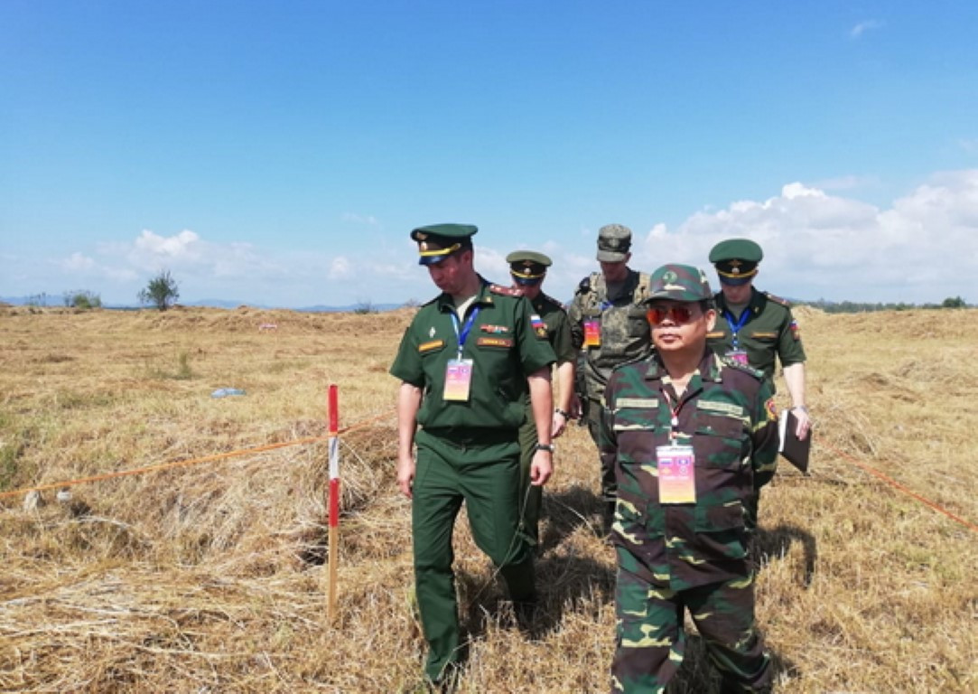 Hãng thông tấn Sputnik cho biết, Nga có ý định mở rộng hợp tác quân sự sâu rộng với Lào trong tương lai, có thể sẽ xây dựng một cơ sở huấn luyện cho Lào, để binh lính trong quân đội nước này học cách sử dụng thiết bị quân sự Nga.