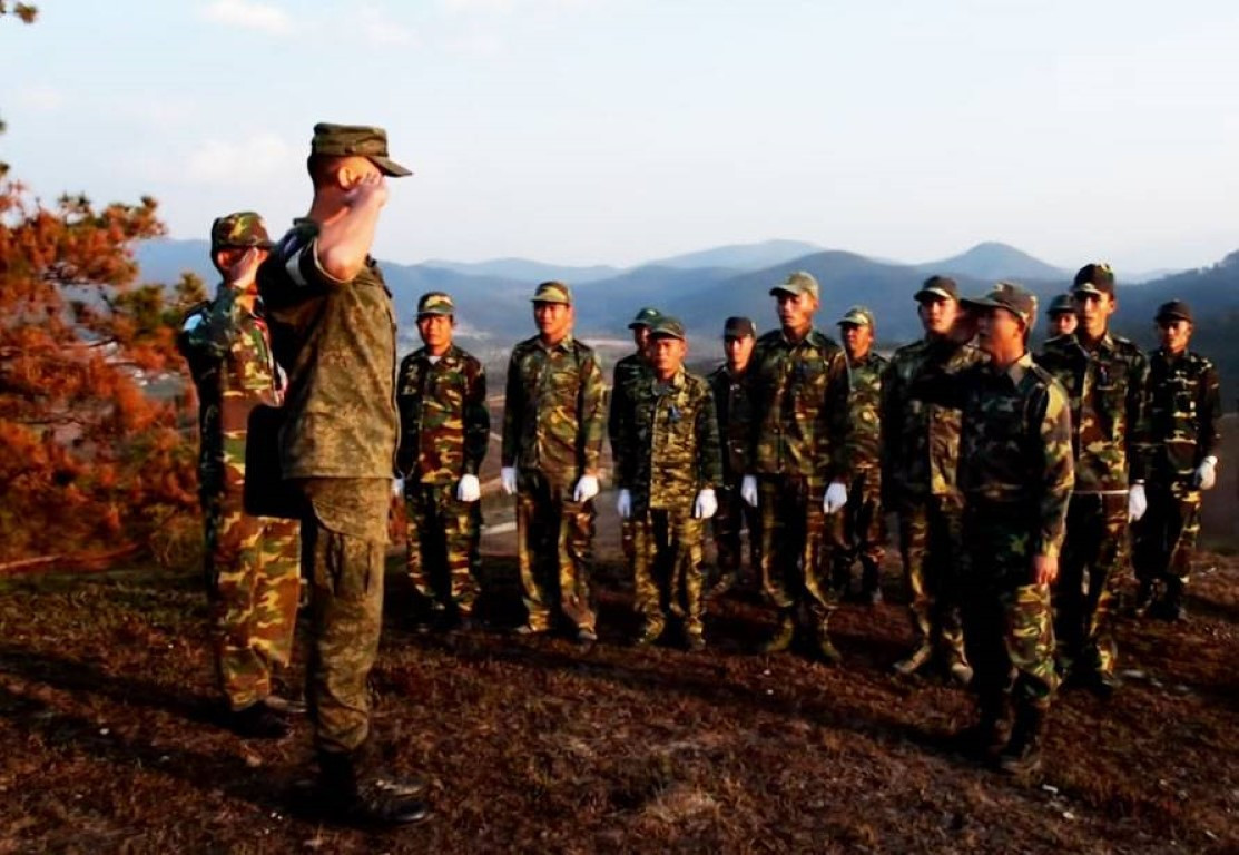 Trước đó trong các năm 2018 và 2019, Lào cũng đã mua một loạt trang thiết bị quân sự khủng từ Nga, trong đó bao gồm huấn luyện cơ Yak-130 và xe tăng B-72B1MS.