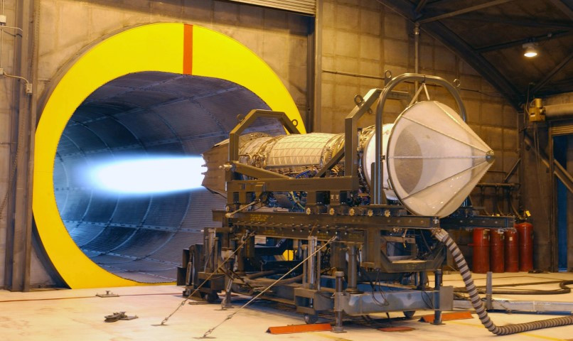 Ngay cả động tác siêu cơ động Cobra "rắn hổ mang" cũng được F-22 Raptot thể hiện khá tốt.