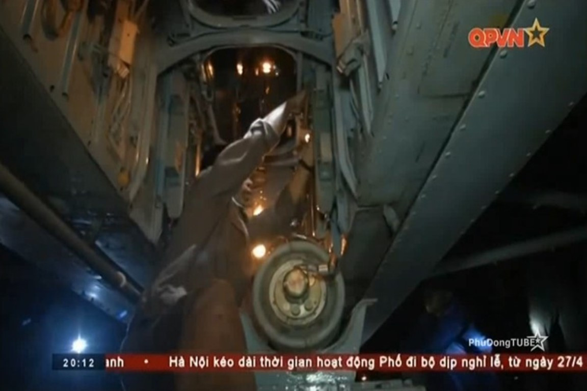 Trực thăng Ka-28 được thiết kế để có thể mang theo tối đa 4 tấn vũ khí các loại. Các loại vũ khí này bao gồm rocket, bom các loại hay thậm chí là tên lửa. Đặc điểm của Ka-28 cũng cho phép nó treo được vũ khí ở nhiều vị trí khác nhau.