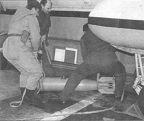 Sau khi rơi xuống nước, PLAB-250-120 sẽ chìm xuống độ sâu định sẵn và kích nổ. Sóng xung kích tạo ra từ vụ nổ của loại bom này, đủ để phá hủy hoặc làm hư hỏng những loại tàu ngầm hiện đại nhất hiện nay.