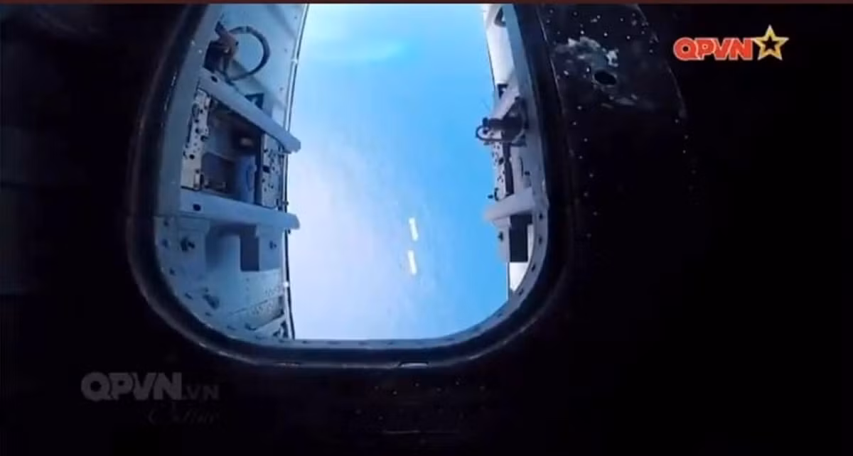 Bom săn ngầm PLAB-250-120 có chứa 61 kg thuốc nổ, chiều dài 1,5 mét và cần được triển khai từ độ cao tối thiểu 50 mét.