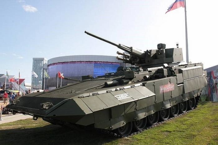 Bên cạnh đó, còn có nhận định từ phương Tây cho rằng Nga chỉ đưa một số vũ khí sang Syria để "đánh bóng tên tuổi", chúng được triển khai xa khu vực chiến sự, chỉ chụp một vài bức ảnh rồi lại lên tàu và máy bay để quay trở về Nga.