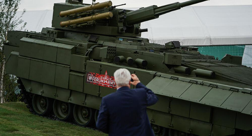 Thân xe chiến đấu bộ binh có lớp giáp bảo vệ cấp độ cao, bao gồm giáp thép thụ động hiện đại và tấm composite làm bằng gốm sứ, cũng như giáp lồng ở đuôi xe.