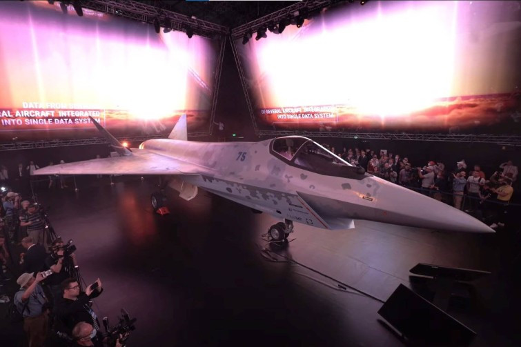 Theo các thông tin được tập đoàn Sukhoi công bố, chiến đấu cơ Su-75 của nước này dự kiến sẽ được cho cất cánh lần đầu tiên vào năm 2023. Giá thành của Chiếu Tướng, được dự kiến chỉ 30 triệu USD.