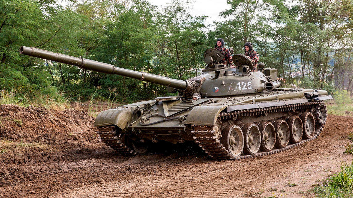 Ấn phẩm của Mỹ cho biết, xe tăng chủ lực T-72 của Nga dù không mang tính biểu tượng như xe tăng T-34, nhưng bất chấp tuổi tác, đây vẫn là loại xe tăng phổ biến bậc nhất thế giới.