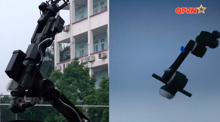 Phần tay máy của RBH-18 ngoài đời thực (bìa trái) và cấu tạo chi tiết theo bản thiết kế 3D (bìa phải).