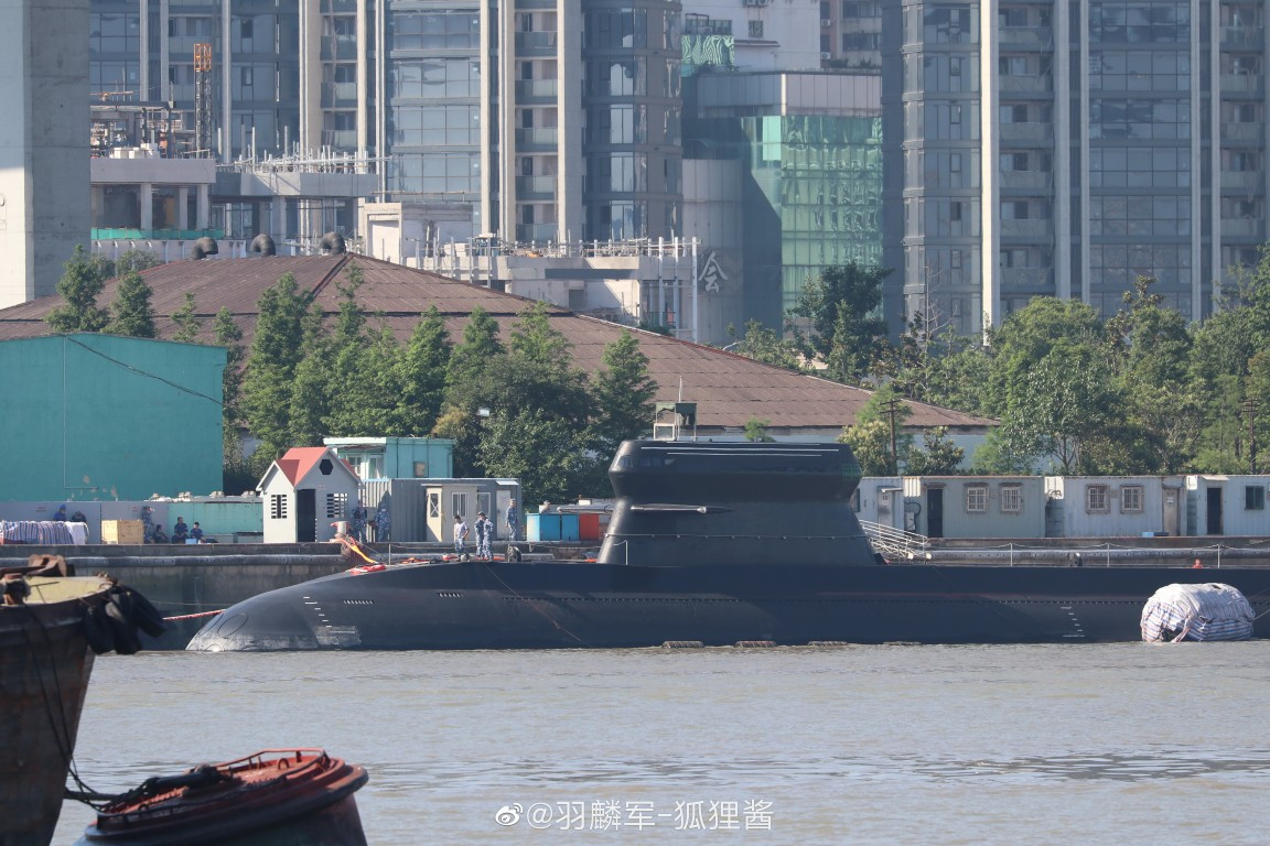 Theo những hình ảnh vừa được tiết lộ, tàu ngầm điện - diesel Type 039C có cấu tạo tháp chỉ huy theo kiểu vát cạnh, đúng như những thông tin rò rỉ từ trước đó.