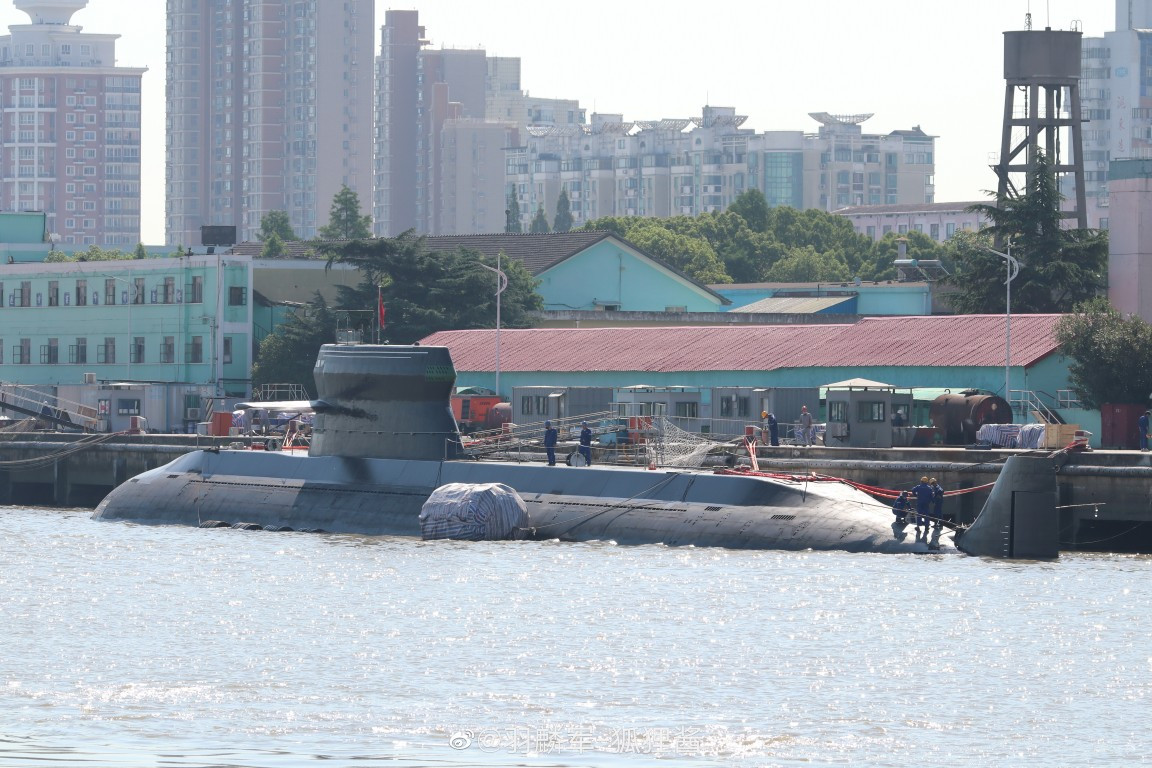 Thiết kế tháp chỉ huy độc nhất vô nhị của tàu ngầm điện - diesel Type 039C, được cho là sẽ tăng khả năng khí động học, cho phép tàu ngầm lặn với tốc độ cao hơn bình thường.