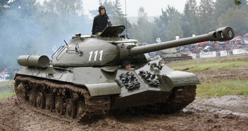 Ở Ai Cập, IS-3 tham chiến với quân Israel, nhiều chiếc bị Israel thu được đã được nước này thay động cơ nguyên bản bằng động cơ xe tăng chủ lực T-54 để tiếp tục tác chiến.