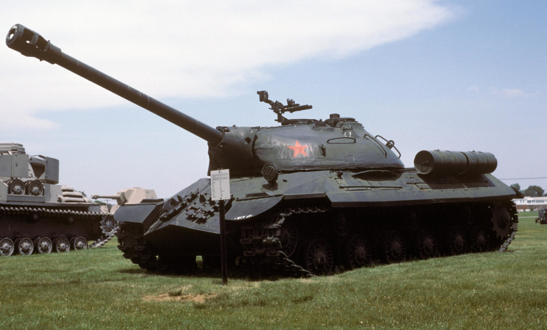 Ngày nay vẫn còn một vài chiếc IS-3 nguyên bản trong đó có một chiếc vẫn được lưu giữ tại bảo tàng xe tăng Kubinka, Moscow (Nga).