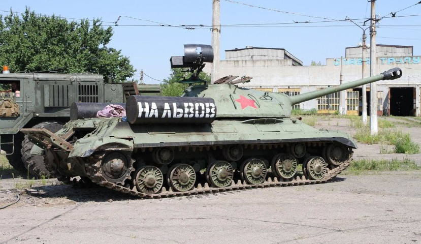 Tuy chiếc xe tăng hạng nặng IS-3 này đã ngưng hoạt động nhiều chục năm, nhưng các kỹ sư của phe ly khai vẫn thành công khi phục hồi chúng.