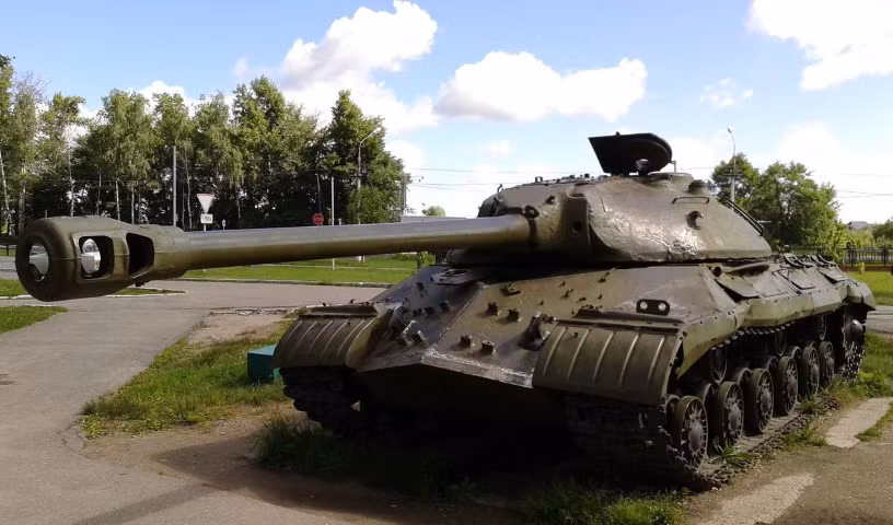 Đây là mẫu thiết kế mới hoàn toàn, với tháp pháo tròn, thân xe vát nghiêng để tăng khả năng chịu đạn xuyên giáp tốt hơn.