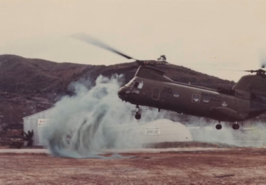 Phải tới năm 1968, các phiên bản cải tiến của CH-47 mới được Mỹ đưa sang Việt Nam, với hỏa lực súng máy được thiết kế đặt sẵn, kèm theo đó là động cơ uy lực hơn, chống ẩm tốt hơn.