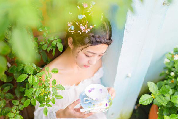 Một số người còn gợi ý cô chụp ảnh nude kiếm tiền, tuy nhiên, Trương Mụi không chấp nhận công việc này.