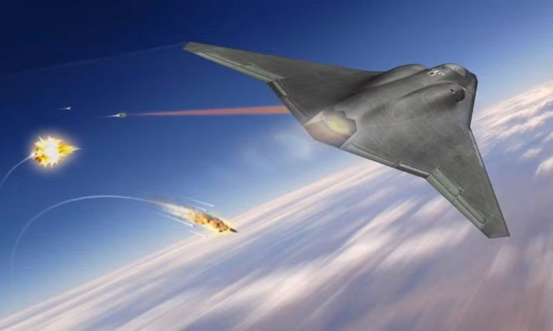 Trả lời câu hỏi về tên gọi máy bay chiến đấu thế hệ thứ sáu sẽ được tạo ra, ông Serdyukov nhấn mạnh, việc phát triển chiếc tiêm kích mới đang được thảo luận, cho tới lúc này vẫn chưa có thông tin cụ thể.