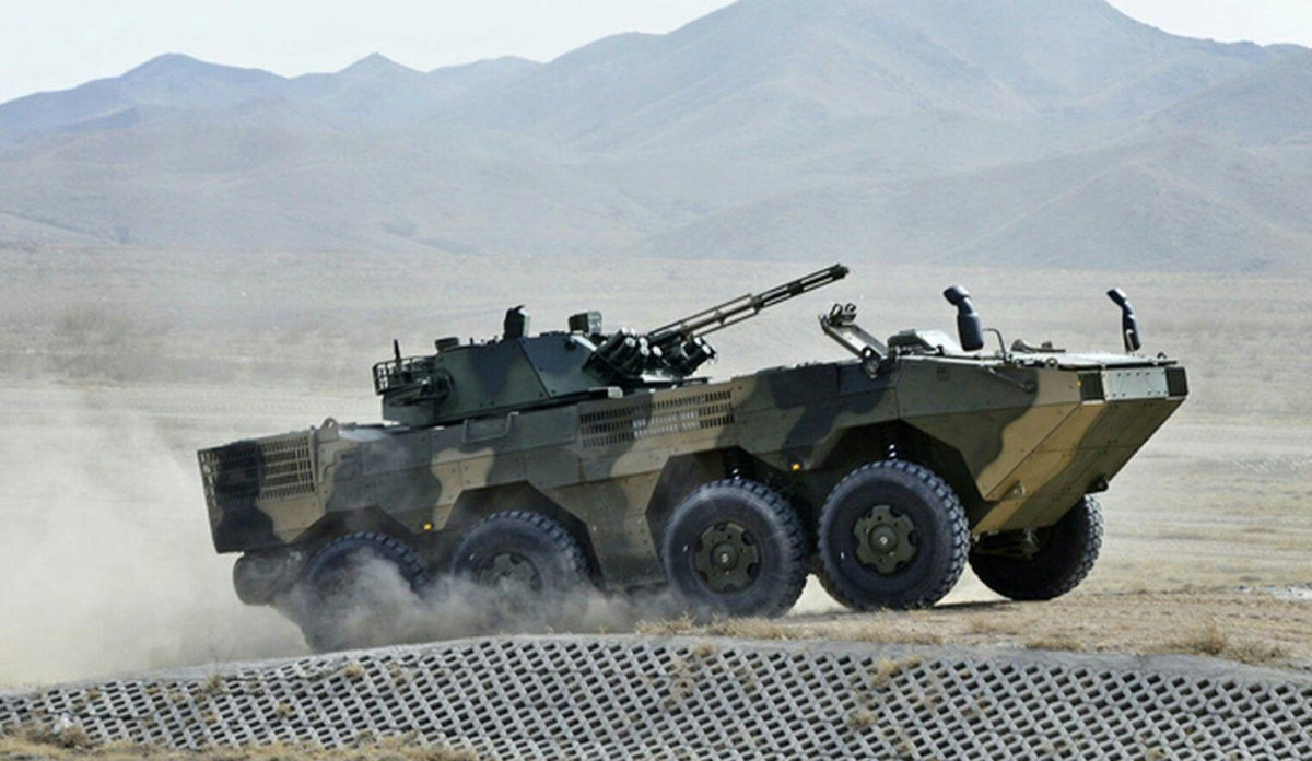 Trung Quốc luôn coi Đài Loan là một tỉnh chờ thống nhất và tuyên bố sẵn sàng sử dụng vũ lực nếu cần. Quân đội Trung Quốc tổ chức nhiều cuộc diễn tập tại khu vực eo biển Đài Loan, bao gồm diễn tập đổ bổ chiếm đảo, hoạt động tác chiến được đánh giá là cần thiết cho chiến dịch tấn công đảo Đài Loan.