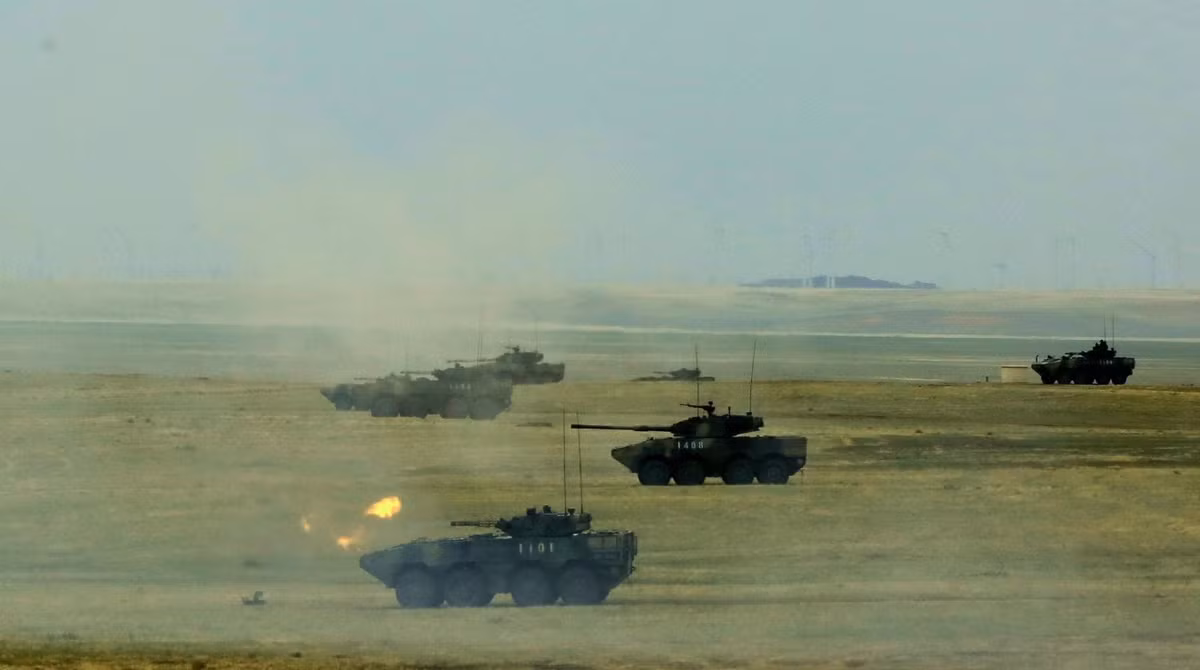 Trọng lượng chiến đấu của ZBL-08 lên tới 21 tấn và có thể chở theo 10 binh sĩ với trang bị đầy đủ.