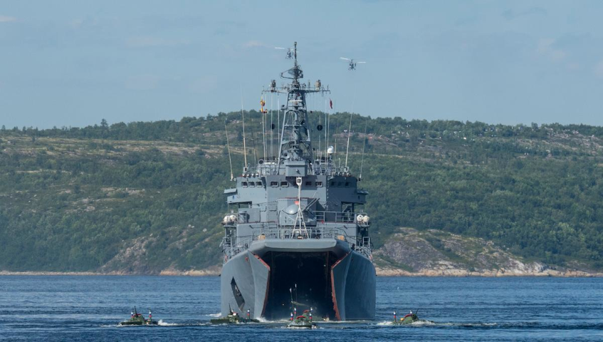 Tàu thiết kế với khoang chở quân, phương tiện đổ bộ dài 95m, cao 4,5m, rộng 4,5m. Đây được coi là một trong số những tàu vận tải đổ bộ tầm trung hiệu quả của Nga.