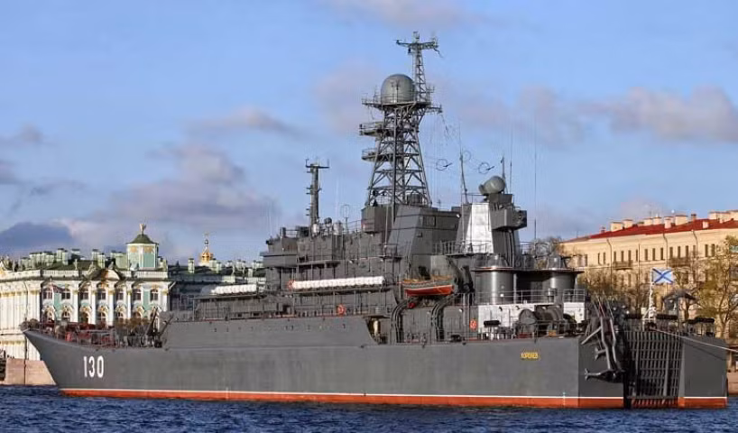 Ngoài ra, tàu còn trang bị 2 dàn pháo phản lực phóng loạt UMS-73 Grad-M cỡ nòng 122mm dùng để yểm trợ hỏa lực cho lính hải quân đánh bộ đánh chiếm bờ biển.