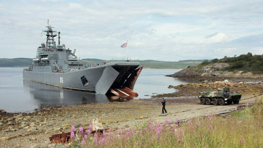 Tàu đổ bộ lớp Ropuchia có lượng giãn nước 2.200 tấn (tiêu chuẩn) và 4.080 tấn (toàn tải), dài 112,5m.