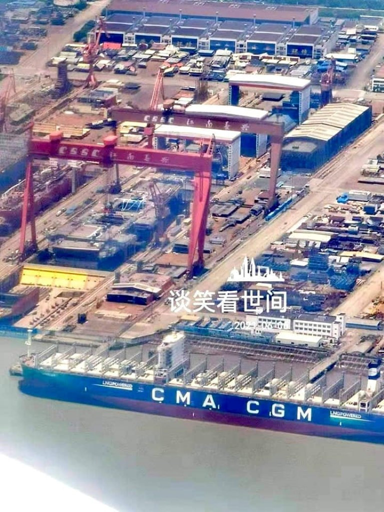 Theo đó, có thể dễ dàng nhận ra Trung Quốc đang đóng hàng không mẫu hạm Type 003 theo dạng mô-đun, các mô-đun này sẽ được lắp ráp lại với nhau khi hoàn thiện từng phần.