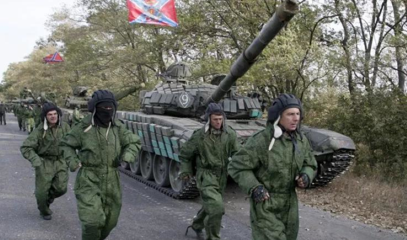 Xe tăng T-72B được trang bị hệ thống giáp phản ứng nổ thế hệ đầu tiên Kontakt 1 kết hợp với giáp xe cho khả năng phòng vệ khá tốt.