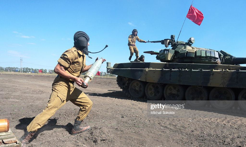 Nhưng cũng có thông tin cho rằng, phía Nga đã cung cấp số lượng không nhỏ xe tăng T-72B cho phía ly khai Ukraine.