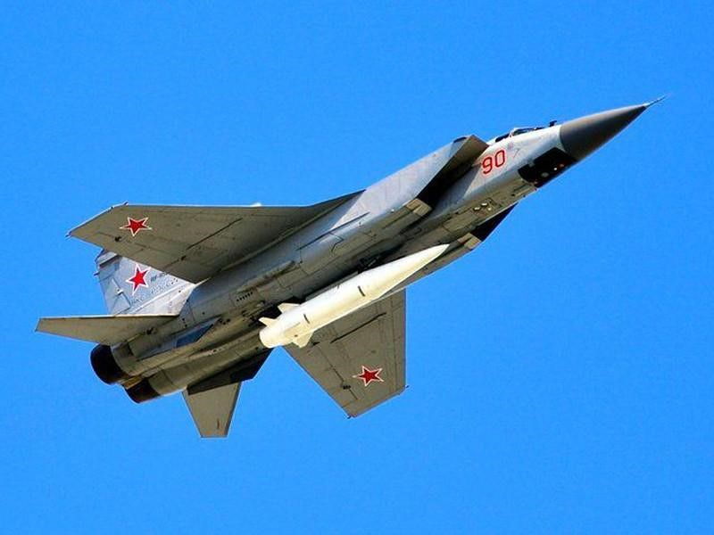 "Tuy vậy trên thực tế, có lẽ MiG-31K và các tên lửa cực nhanh của chúng chủ yếu nhằm phục vụ mục đích trưng bày. Cho đến nay, chương trình trang bị vũ khí siêu thanh của Không quân Nga dường như có nhiều hỏa mù hơn là nội dung đích thực".