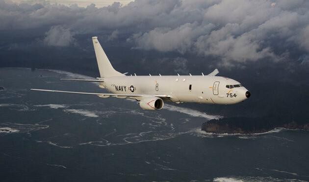 Boeing P-8A Poseidon có thể chở theo ngư lôi chống ngầm hạng nhẹ Raytheon Mk 54, tên lửa, bom rơi tự do, mìn, bơm chìm hoặc phao âm trong khoang chứa vũ khí ở phía dưới phần thân trước.