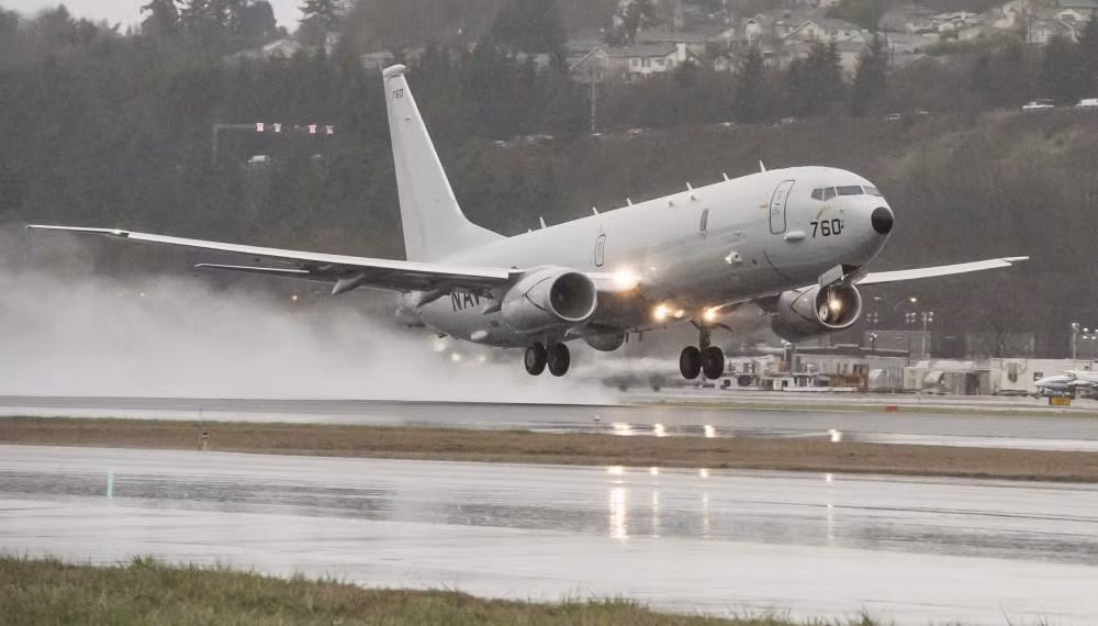 Kế hoạch nâng cấp nói trên sẽ không làm thay đổi vai trò chính của máy bay P-8 Poseidon. Hải quân Mỹ dự định sử dụng một phi đội gồm ít nhất 177 chiếc Poseidon để tuần tra hàng hải, tác chiến chống tàu ngầm, chống hạm và tuần tra đất liền bằng cách sử dụng những radar bí mật.