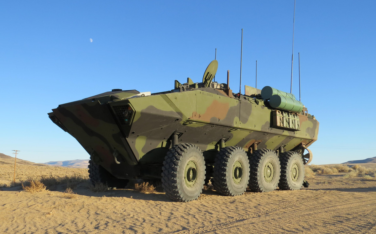 ACV cũng thay thế chương trình xe chiến đấu viễn chinh (Expeditionary Fighting Vehicle - EFV) bị hủy bỏ vào năm 2011 do chi phí phát triển quá cao. Tuy nhiên những vấn nạn mới đây có thể sẽ đặt dấu chấm hết cho dòng xe này nếu nhà thiết kế không chịu sửa đổi.