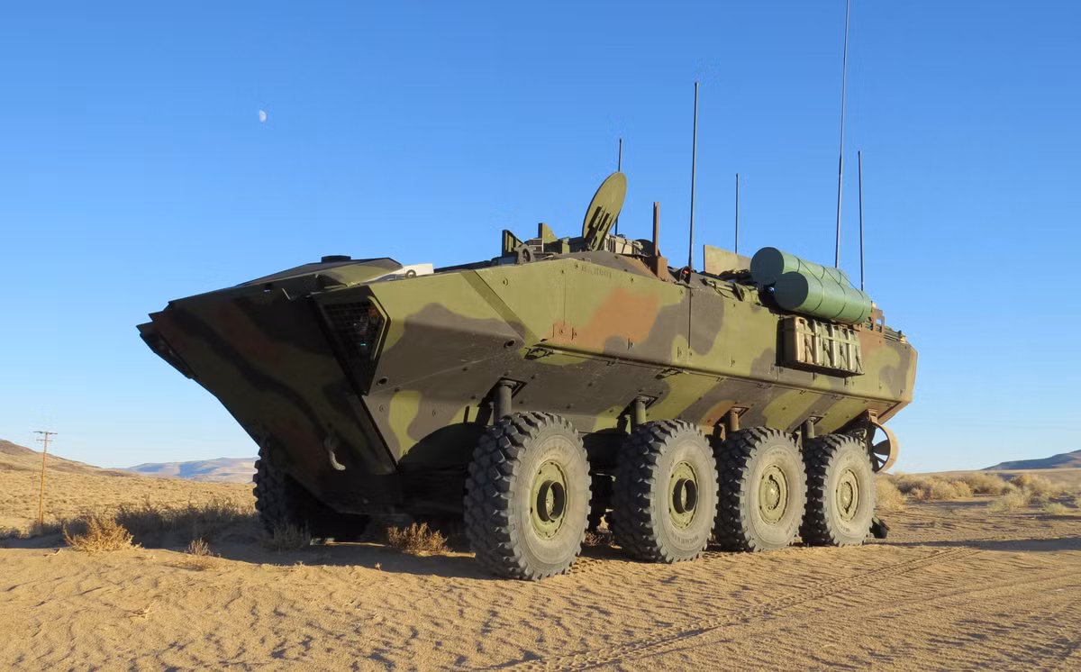 ACV cũng thay thế chương trình xe chiến đấu viễn chinh (Expeditionary Fighting Vehicle - EFV) bị hủy bỏ vào năm 2011 do chi phí phát triển quá cao. Tuy nhiên những vấn nạn mới đây có thể sẽ đặt dấu chấm hết cho dòng xe này nếu nhà thiết kế không chịu sửa đổi.