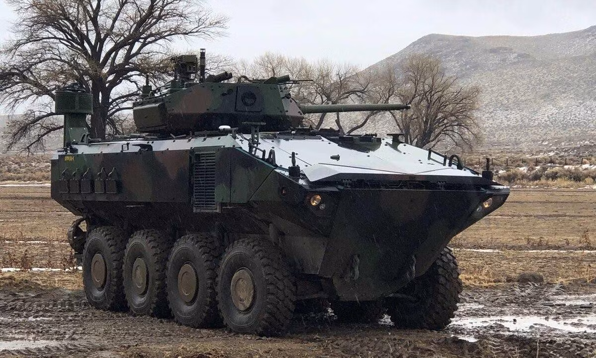 Ban đầu Thủy quân lục chiến Mỹ có kế hoạch đặt 204 chiếc với giá 1,2 tỷ USD. Lô ACV đầu tiên gồm 36 xe nhưng dự kiến sẽ tăng lên 72 xe vào đầu năm 2021.