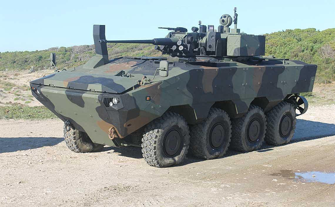 BAE cùng đối tác IVECO Defense Vehicle của Italy để chế tạo những chiếc ACV bắt đầu tư năm 2018, tuy nhiên tiến độ sản xuất đã bị chậm lại do ảnh hưởng của đại dịch Covid-19. Được biết dòng thiết giáp lưỡng cư lội nước sẽ được sản xuất với nhiều phiên bản trong đó bao gồm một xe chỉ huy và một phiên bản gắn pháo cỡ 30mm.