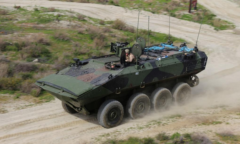 ACV bị đánh giá gây khó chịu cho các binh sĩ thủy quân lục chiến khi hành quân đường dài, thậm chí khiến họ khó thoát khỏi xe trong trường hợp khẩn cấp.