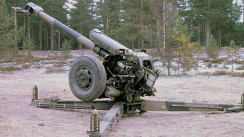 Đi kèm những khẩu lựu pháo D-30 là ống ngắm quang học PG-1M hoặc OP-4M, đây cũng là hai mẫu ống ngắm tiêu chuẩn trên nhiều mẫu pháo do Liên Xô phát triển trong Chiến tranh Lạnh.