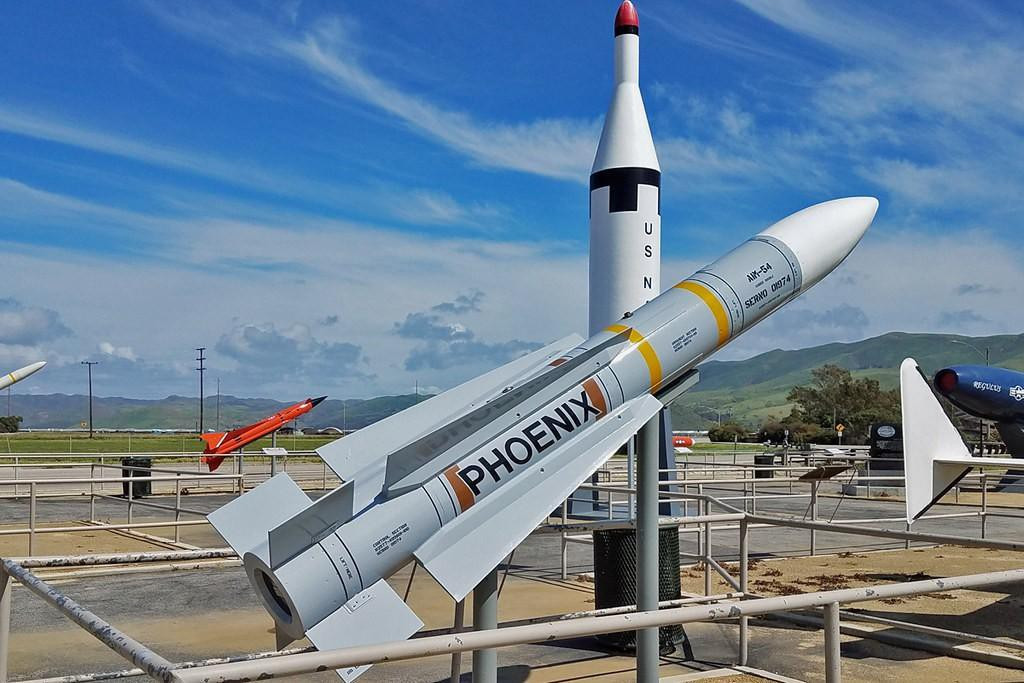 AIM có độ cao đánh chặn tối đa từ 24-30km, tốc độ bay Mach 5 đủ bắt kịp mọi loại chiến đấu cơ trên thế giới.