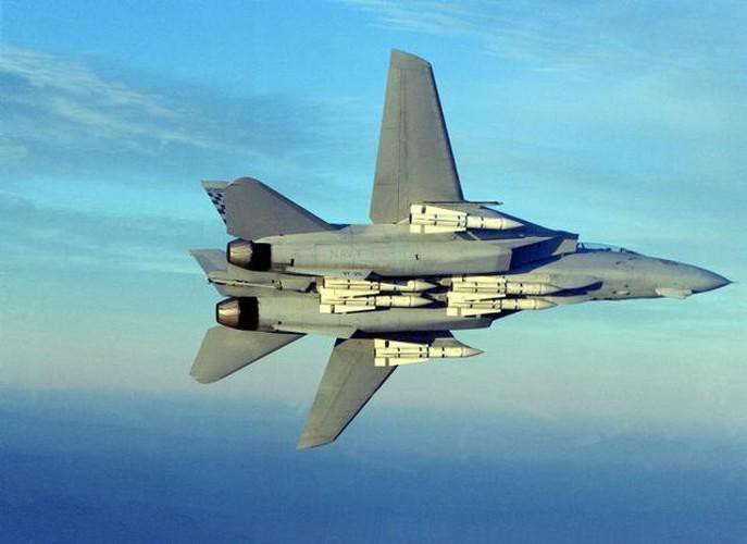 Khi chỉ còn cách mục tiêu 18km, AIM-54 sẽ tự động kích hoạt hệ thống radar chủ động để dẫn đường cho tên lửa tấn công mục tiêu.