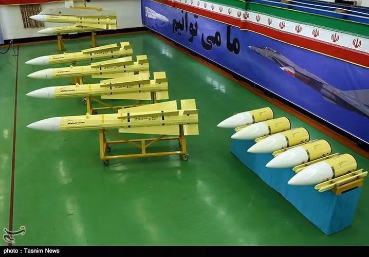 Chuẩn tướng Amir Hatami của Iran từng cho biết, nước này bắt đầu sản xuất loạt Fakour-90 - dòng tên lửa không đối không mạnh hơn Phoenix của Mỹ