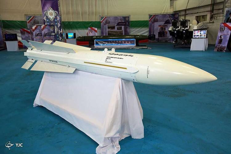 Hiện nay, trên thế giới chỉ còn duy nhất Iran sở hữu AIM-54, trong khi Hải quân Mỹ đã loại biên năm 2006 cùng chiến đấu cơ F-14.