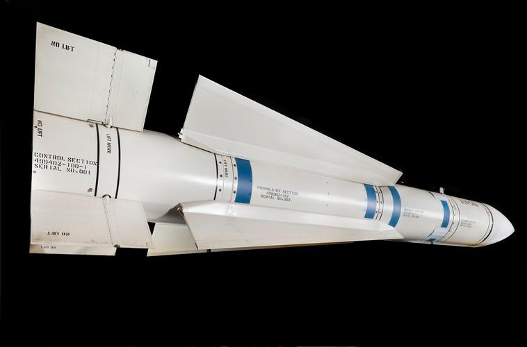 Kết quả thành công có được khi đầu đạn chứa 61 kg thuốc nổ của tên lửa Phoenix mạnh tới mức làm nổ tung chiếc MiG bay giữa và tạo mảnh văng tiêu diệt cả hai tiêm kích bay bên cạnh. Xác của ba chiến đấu cơ Iraq được tìm thấy trên đảo Kharg vào ngày hôm sau.